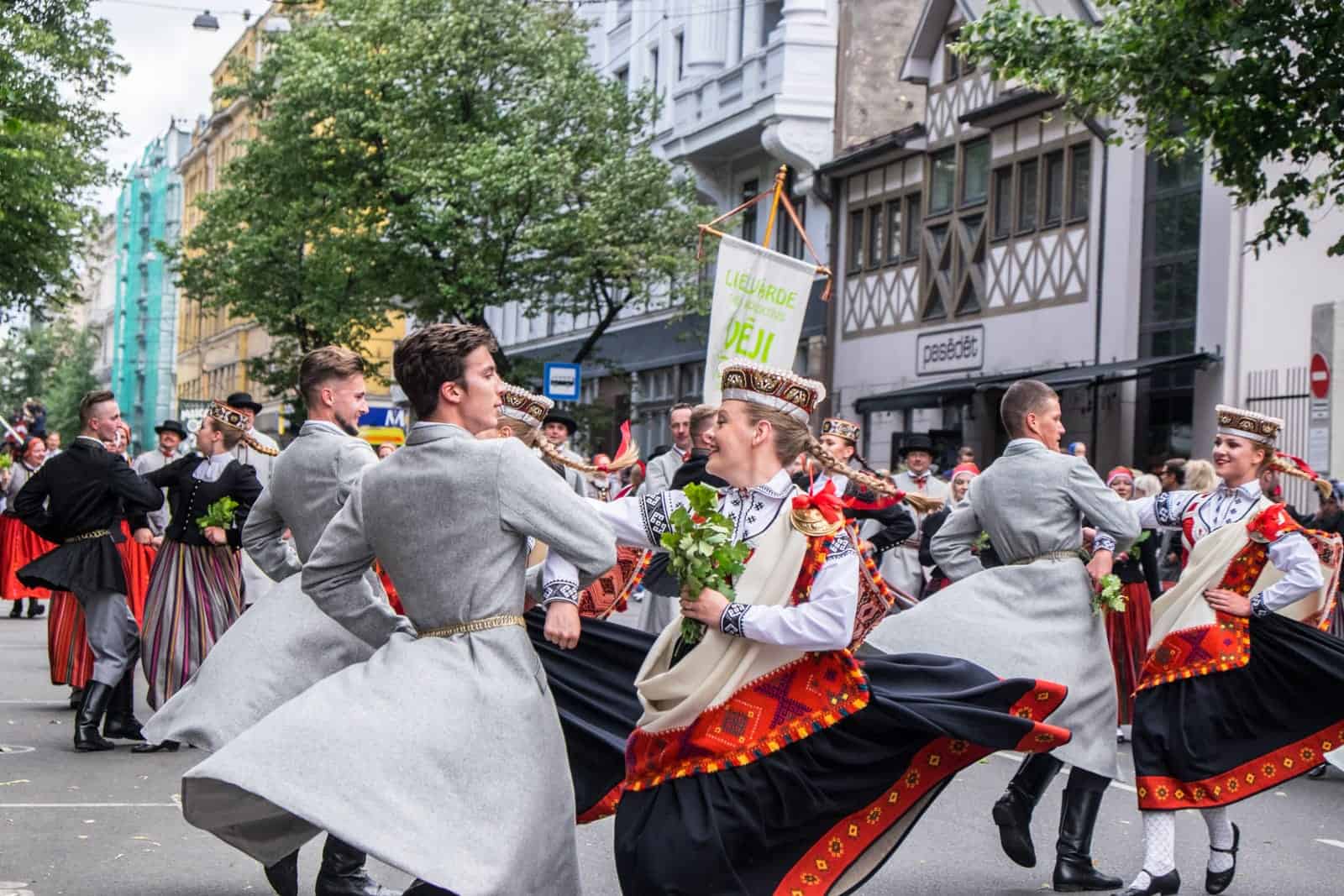 Latvian-laulu-ja-tanssijuhlat